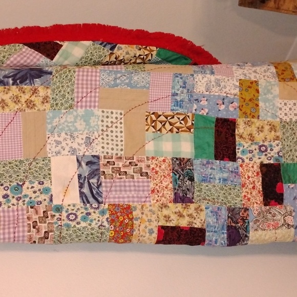 Vintage Round Handmade Patchwork Fringe Quilt Throw/Tablecloth/ Decor 72x72 - Picture 2 of 9